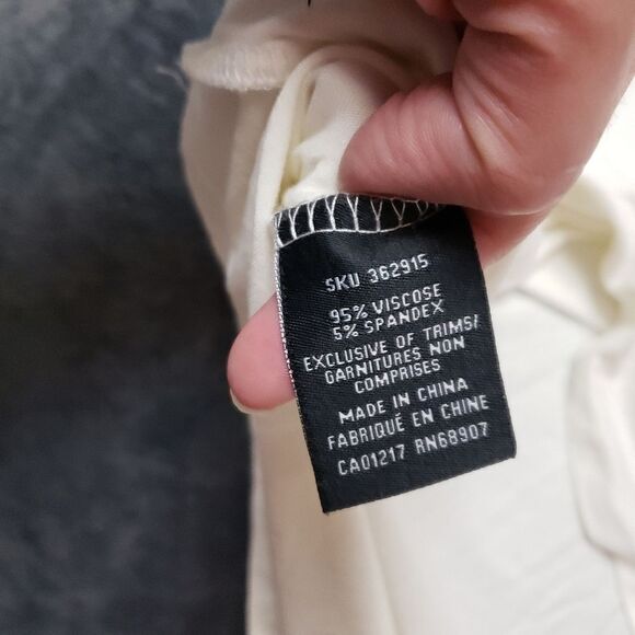 Le Chateau Lace Details 3/4 Sleeve Blouse Size XL - Picture 8 of 8